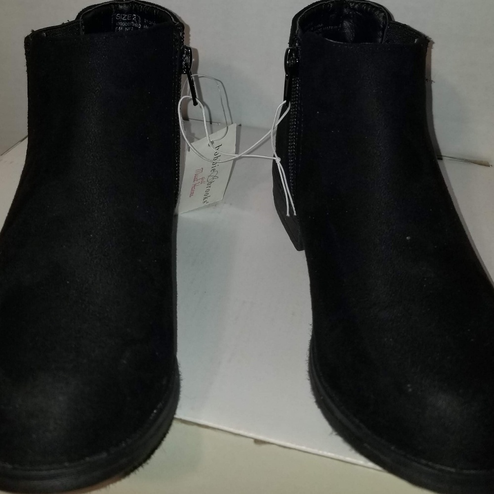 1/3

Youth Girl's Size 2 Bobbie Brooks Ankle Boots